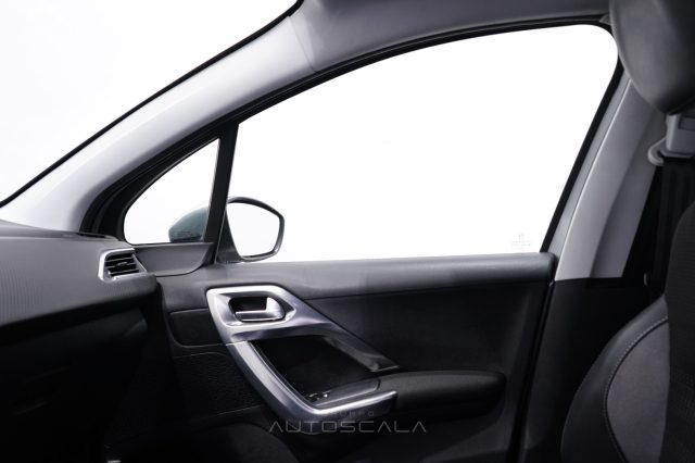 PEUGEOT 2008 usata, con Luci diurne LED