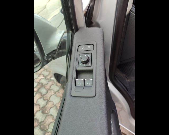 VOLKSWAGEN Multivan usata 16