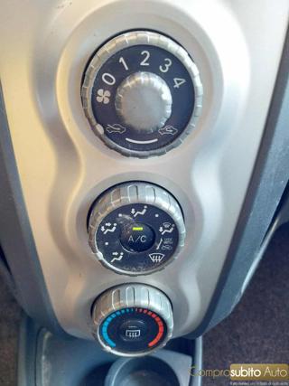 TOYOTA Yaris usata 20