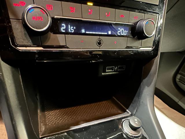 VOLKSWAGEN T-Cross usata, con Volante in pelle