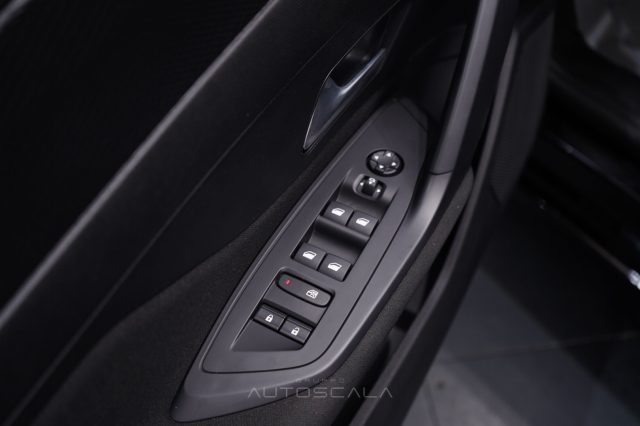 PEUGEOT 308 usata, con Controllo automatico clima