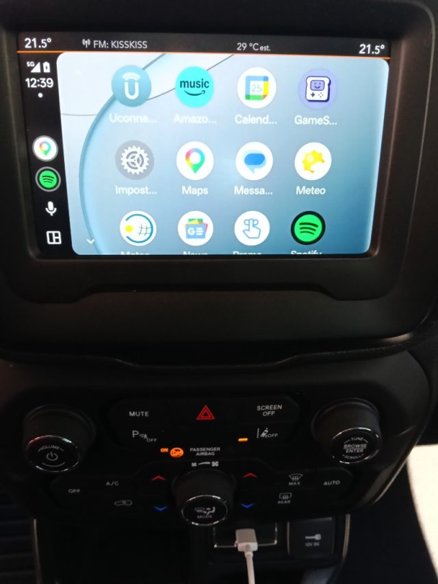 JEEP Renegade usata, con USB