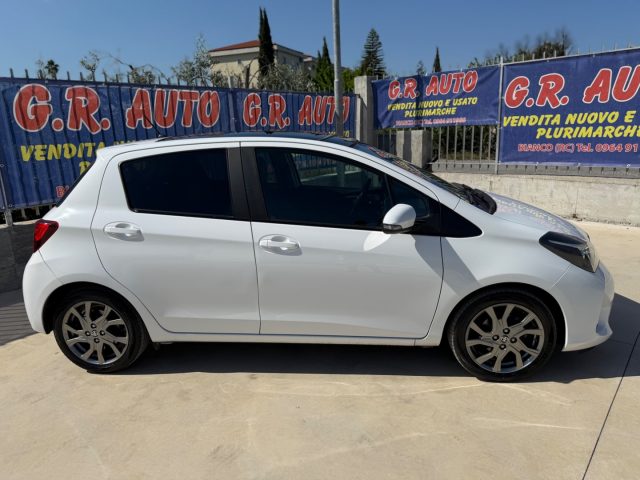 TOYOTA Yaris usata, con Autoradio