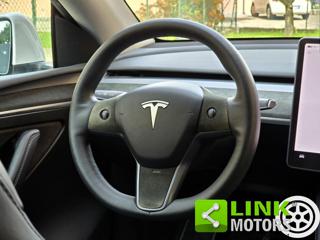 TESLA Model Y usata, con Park Distance Control