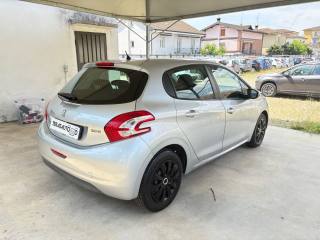 PEUGEOT 208 usata, con Autoradio