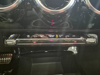 MERCEDES-BENZ A 180 usata, con Touch screen