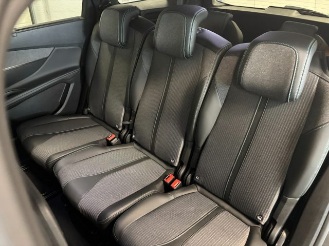 PEUGEOT 5008 usata, con Sistema di navigazione