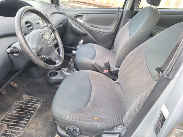 TOYOTA Yaris usata, con Specchietti laterali elettrici