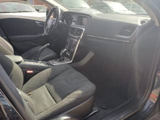 VOLVO V40 Cross Country usata, con Autoradio