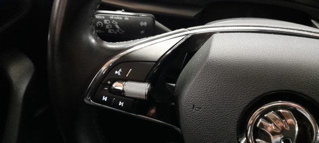 SKODA Karoq usata, con Bluetooth