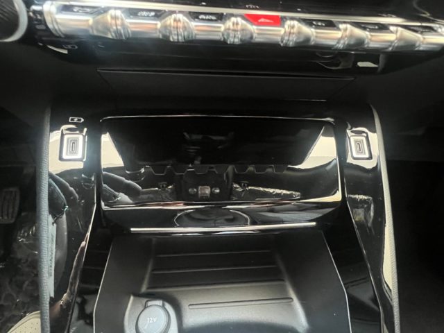 PEUGEOT 2008 usata, con Sistema di navigazione