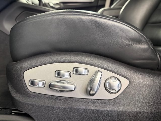 PORSCHE Macan usata, con Park Distance Control