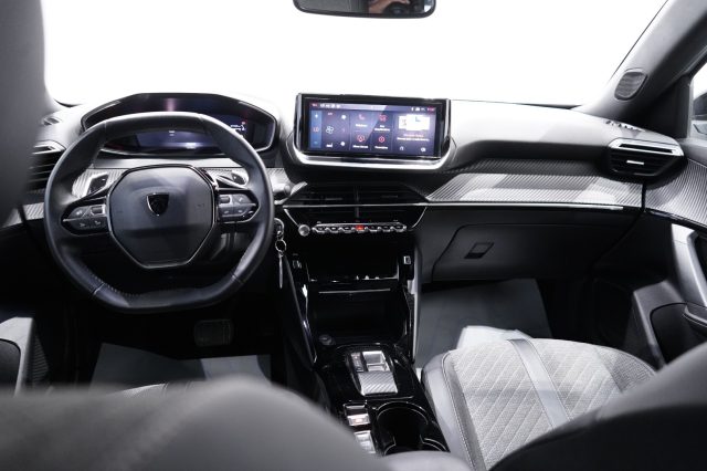PEUGEOT 2008 usata, con Volante multifunzione