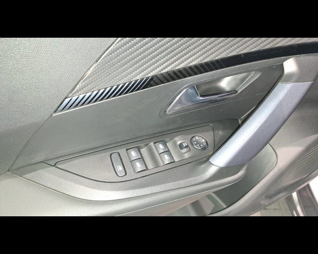 PEUGEOT 2008 usata, con Luci diurne LED