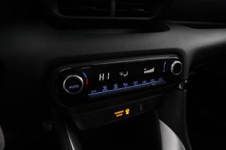 TOYOTA Yaris usata 8