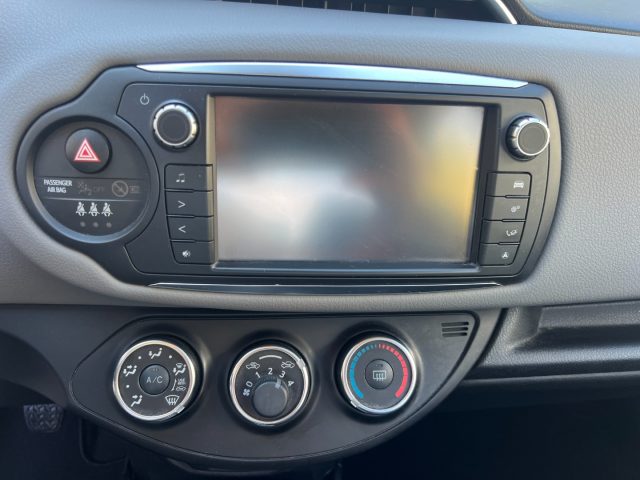 TOYOTA Yaris usata, con Autoradio digitale