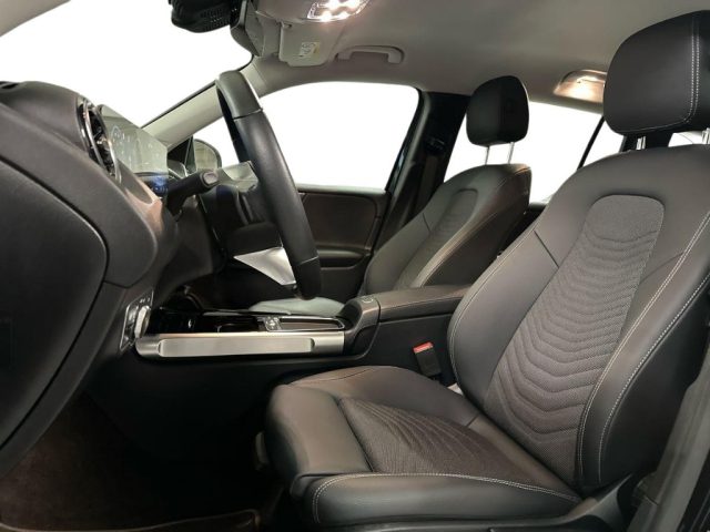 MERCEDES-BENZ GLB 180 usata, con Cronologia tagliandi
