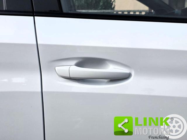 PEUGEOT 208 usata, con Sedile posteriore sdoppiato