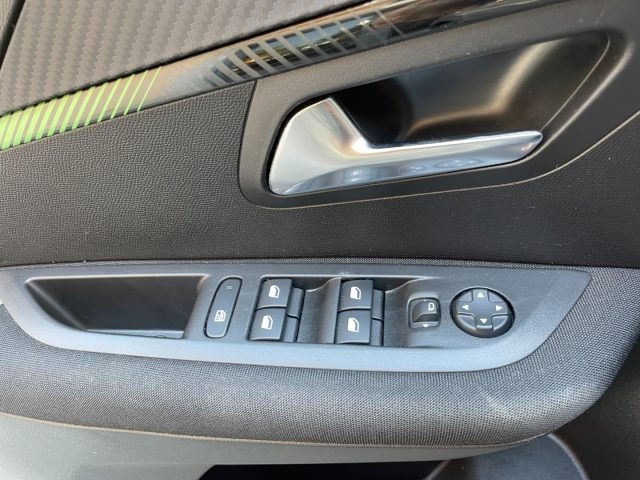 PEUGEOT 208 usata, con Touch screen