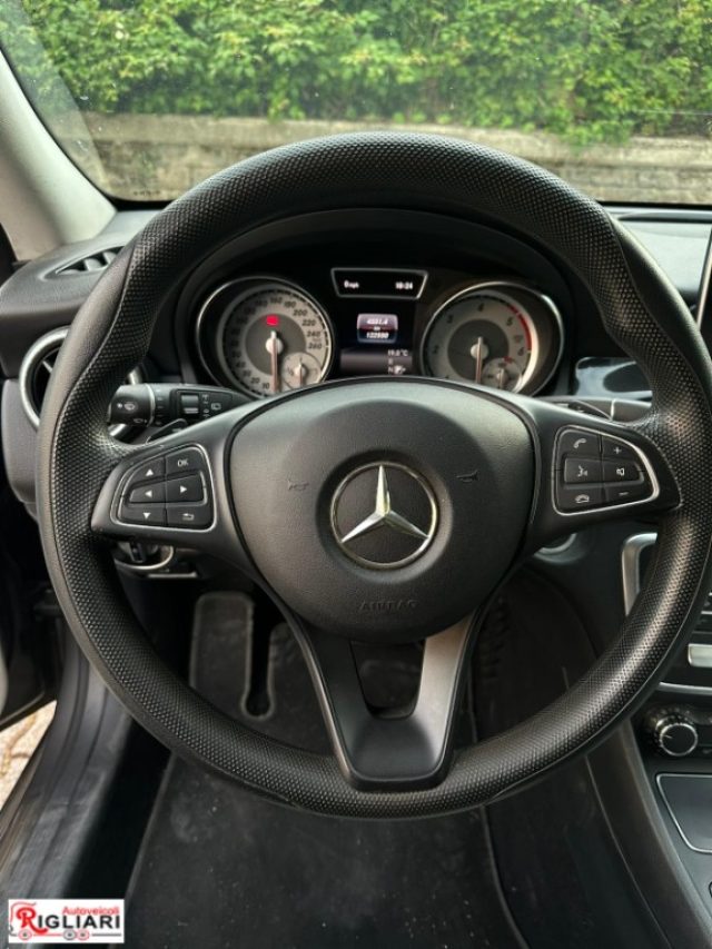 MERCEDES-BENZ CLA 180 usata, con Autoradio digitale