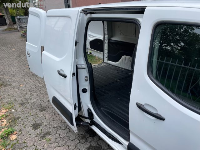OPEL Combo usata, con Autoradio digitale