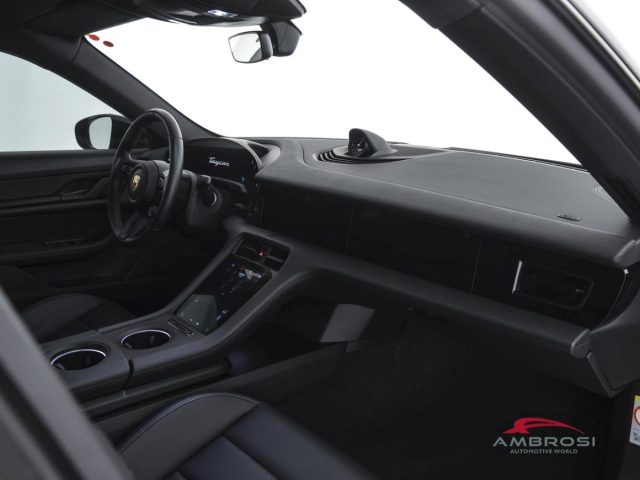PORSCHE Taycan usata 11