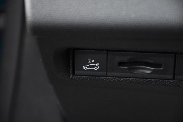 PEUGEOT 408 usata, con USB