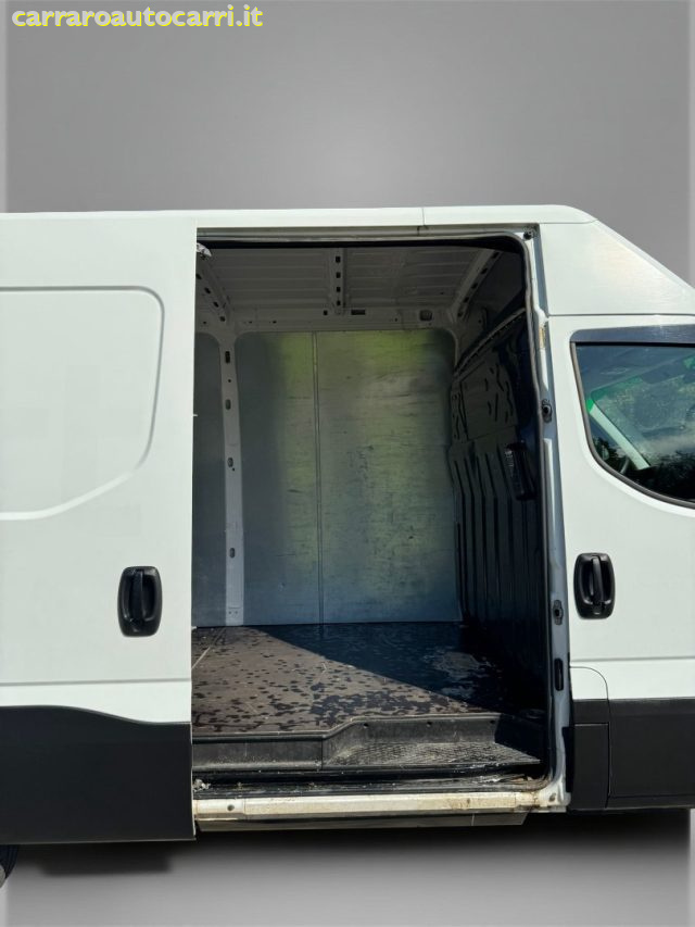 IVECO Daily usata, con Cerchioni in acciaio