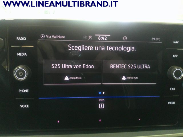 VOLKSWAGEN T-Roc usata, con USB