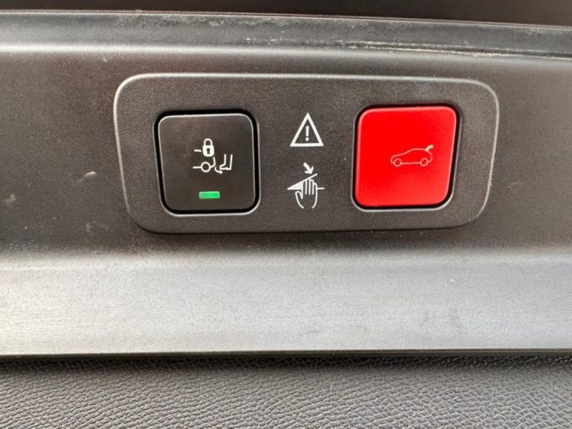PEUGEOT 5008 usata, con Autoradio