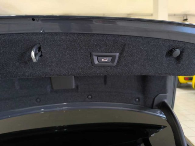 BMW 320 usata, con Sedile posteriore sdoppiato
