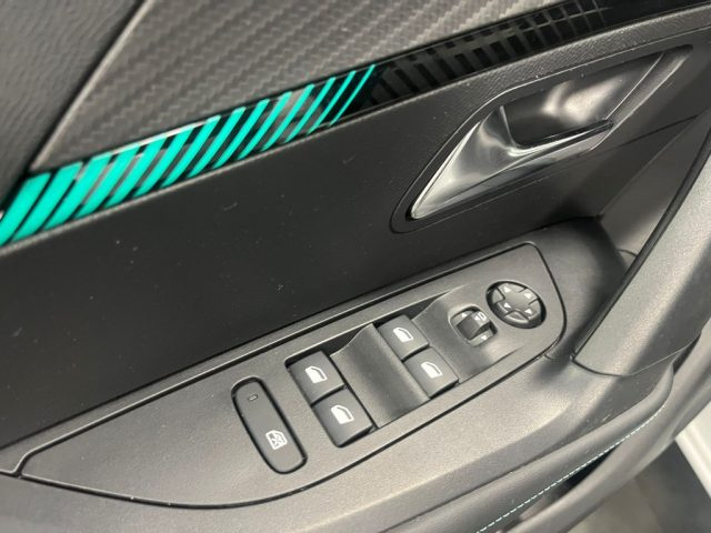 PEUGEOT 2008 usata, con Touch screen
