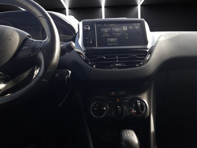 PEUGEOT 208 usata, con USB