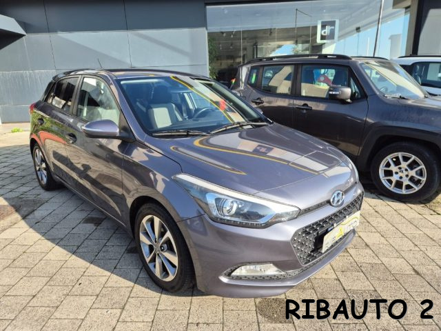 HYUNDAI i20 usata, con Sensori di parcheggio posteriori