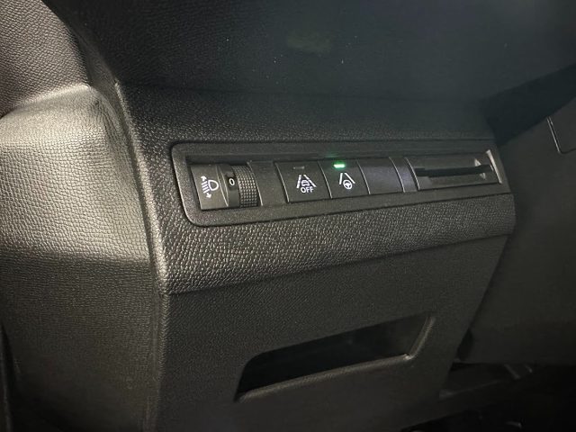 PEUGEOT 5008 usata, con Sistema di parcheggio automatico
