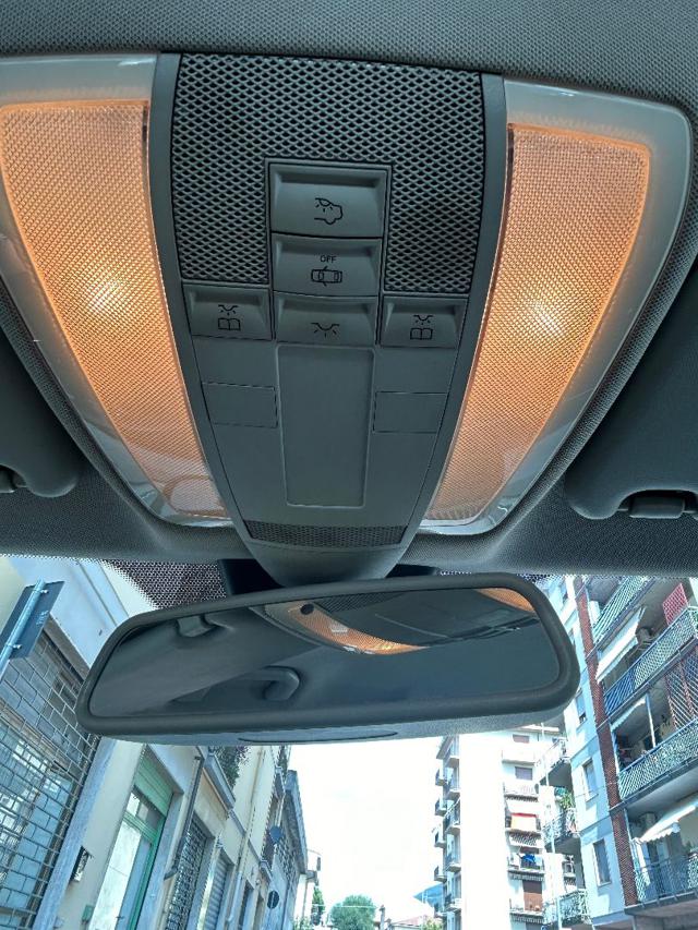 MERCEDES-BENZ C 220 usata, con Specchietti laterali elettrici