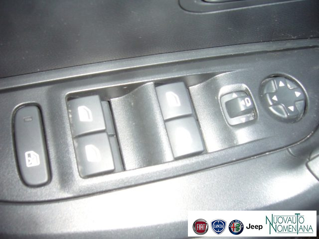 PEUGEOT 2008 usata, con Park Distance Control