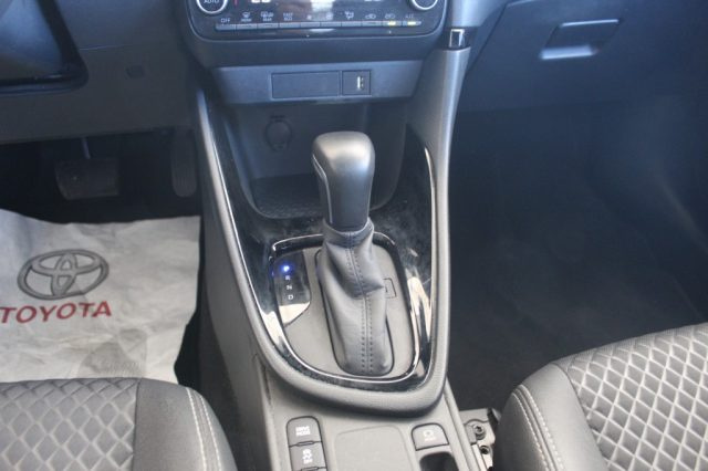 TOYOTA Yaris usata, con Autoradio digitale