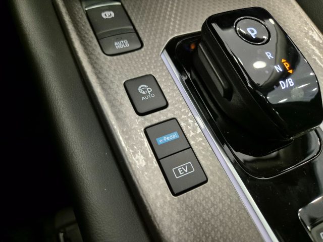 NISSAN Qashqai usata, con Controllo elettronico della corsia