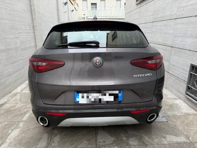 ALFA ROMEO Stelvio usata, con Autoradio