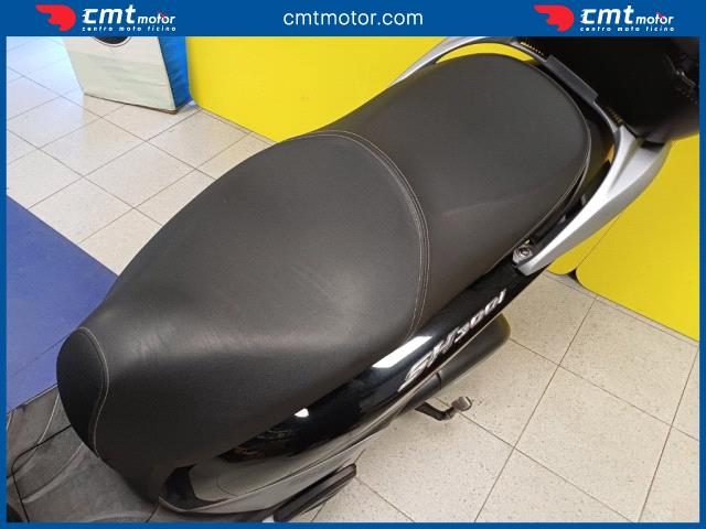 HONDA SH 300 i usata 8