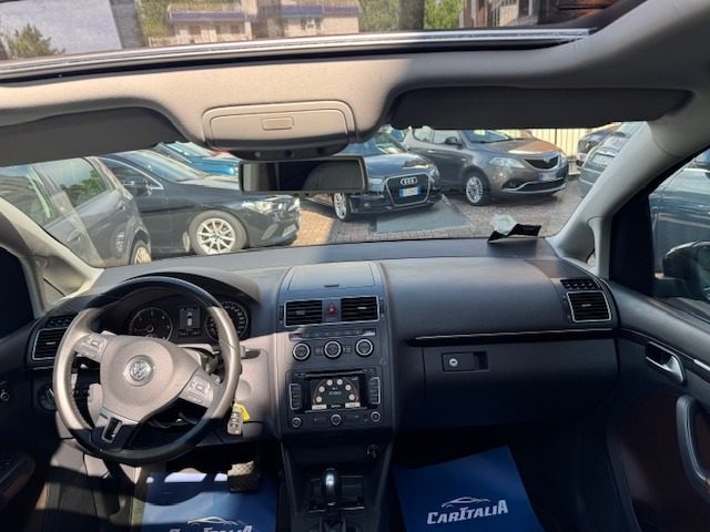 VOLKSWAGEN Touran usata, con Autoradio
