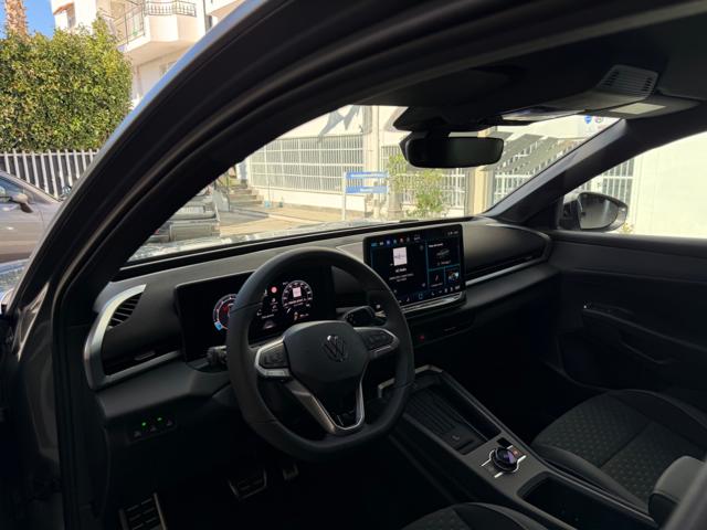 VOLKSWAGEN T-Roc usata, con Schermo multifunzione interamente digitale