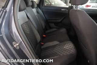 VOLKSWAGEN Taigo usata, con Sound system