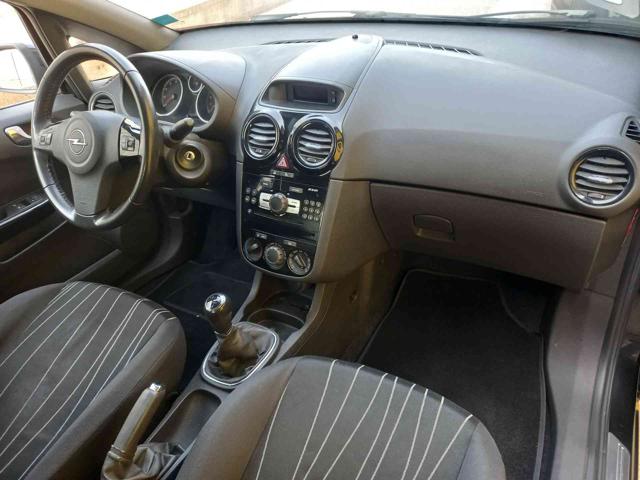 OPEL Corsa usata, con Pneumatici quattro stagioni