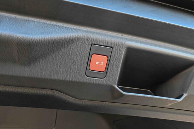 PEUGEOT 5008 usata, con Portellone posteriore elettrico