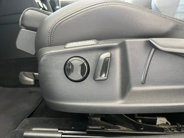 VOLKSWAGEN Passat Variant usata, con Sensori di parcheggio posteriori