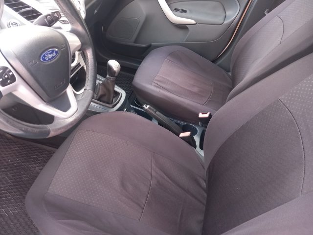 FORD Fiesta usata, con Autoradio
