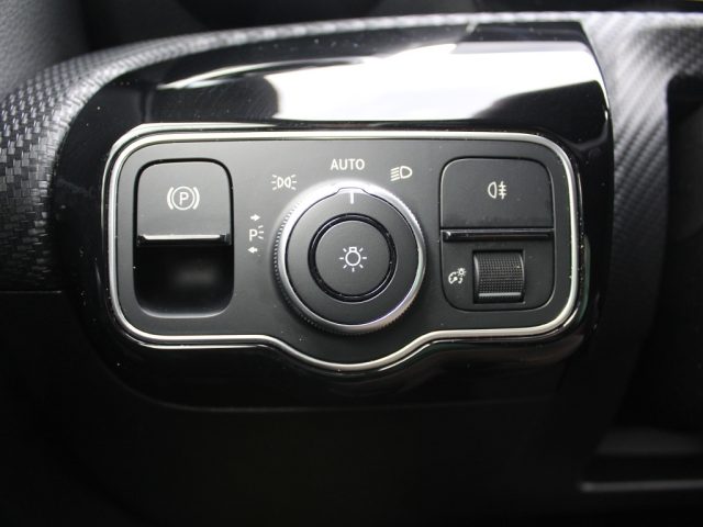 MERCEDES-BENZ A 180 usata, con Leve al volante