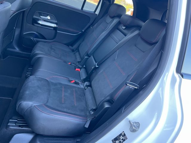 MERCEDES-BENZ GLB 200 usata, con Sistema di navigazione